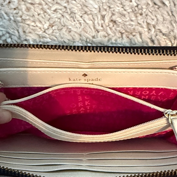 Kate Spade Black Wallet with Apple Print - Picture 11 of 11